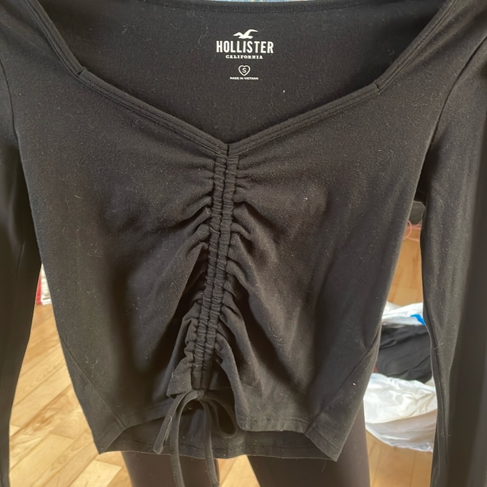Black Hollister long sleeve cropped